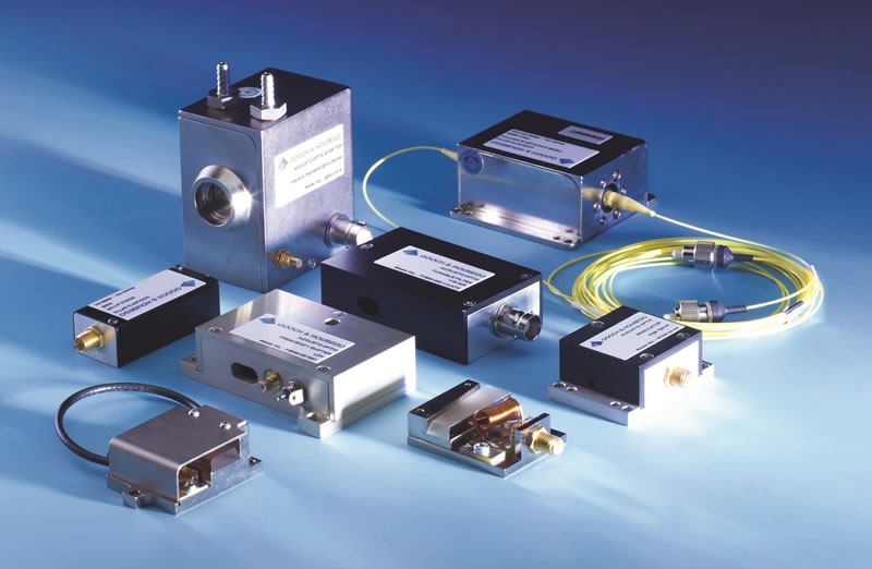 聲光器件與電光器件：聲光調(diào)制器、聲光偏轉(zhuǎn)器、聲光濾波器、聲光移頻器、Q開關(guān)與Q驅(qū)動(dòng)等