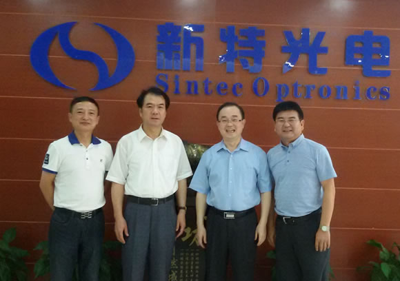 武漢市僑聯(lián)黨組書(shū)記代飚、市僑聯(lián)主席秦鋒及市僑聯(lián)秘書(shū)長(zhǎng)一行到訪我司