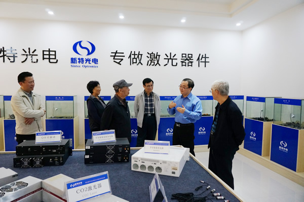 湖北省原人大副主任和武漢市委副書(shū)記謝培棟等一行來(lái)我司調(diào)研考察