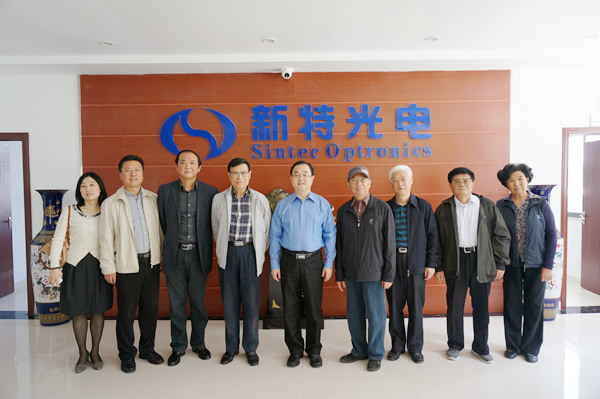 湖北省原人大副主任和武漢市委副書記謝培棟、武漢市原常務副市長袁善臘、武漢市原副市長郭友忠等一行到我司調(diào)研