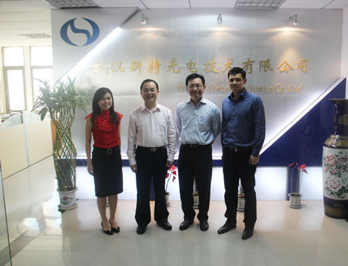 新加坡經(jīng)濟(jì)發(fā)展局精密工程團(tuán)隊蒞臨我司考察與交流