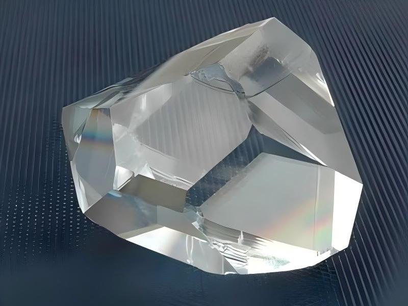 LBO晶體對長腔Nd∶GYAP激光器~1μm